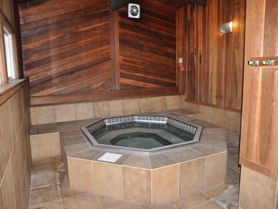 Three Bedroom Vacation Town Home with Loft & Hot Tub
